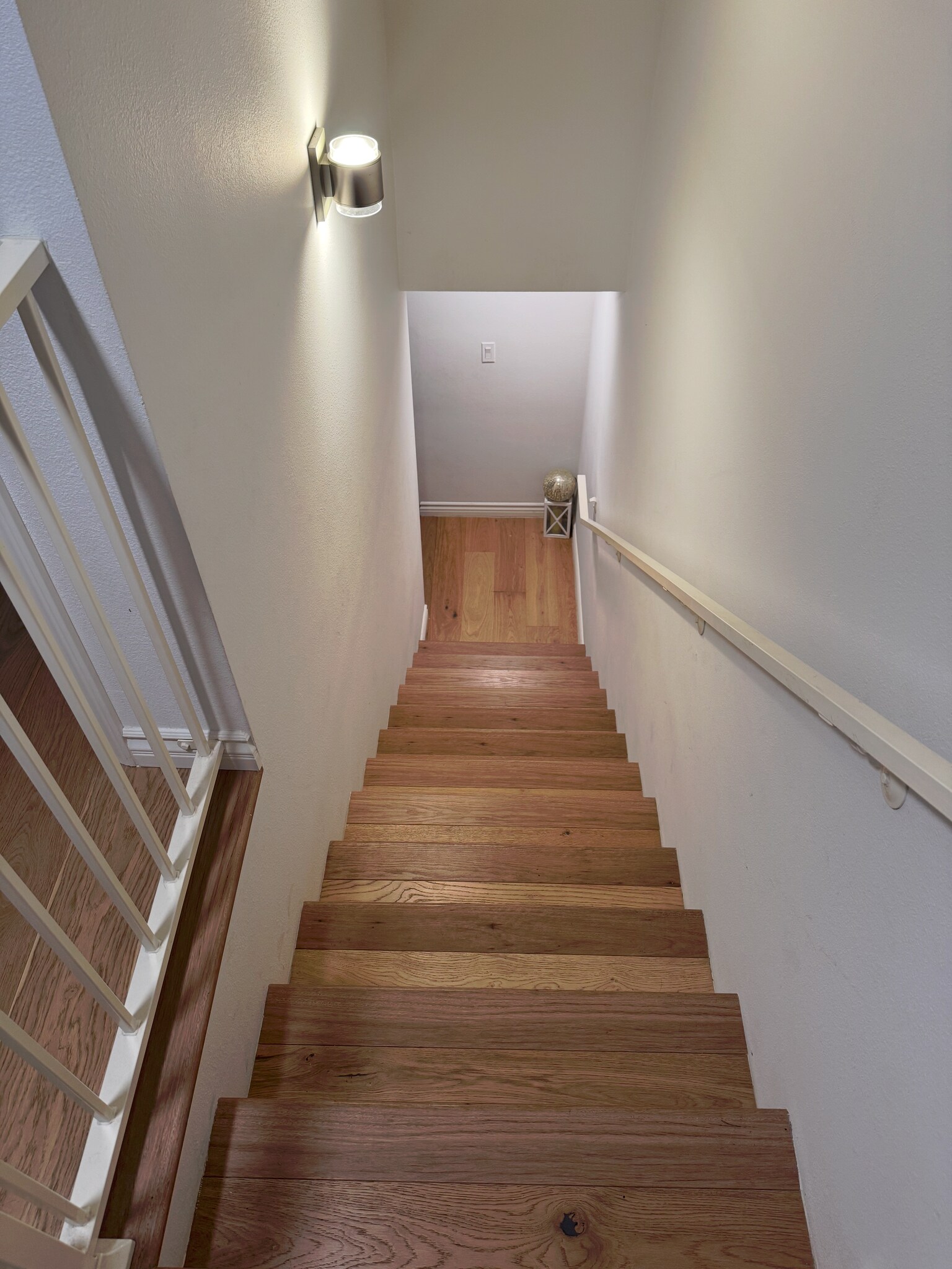 Building Photo - 8839 Cedros Ave