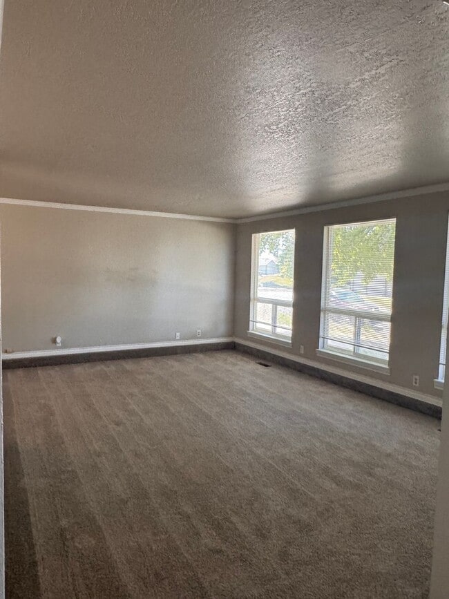 Building Photo - Terrace Heights 3br 2ba with double garage