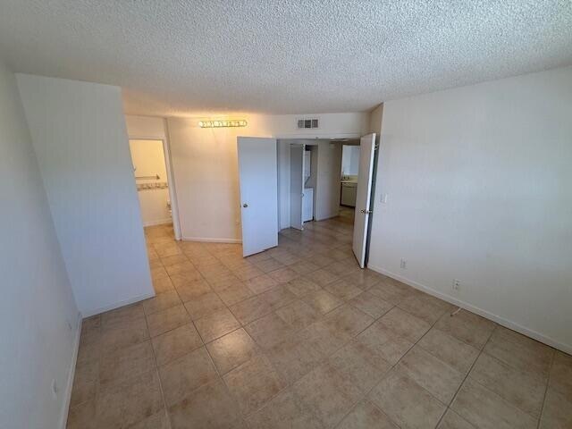 Building Photo - 1500 SE Royal Green Cir