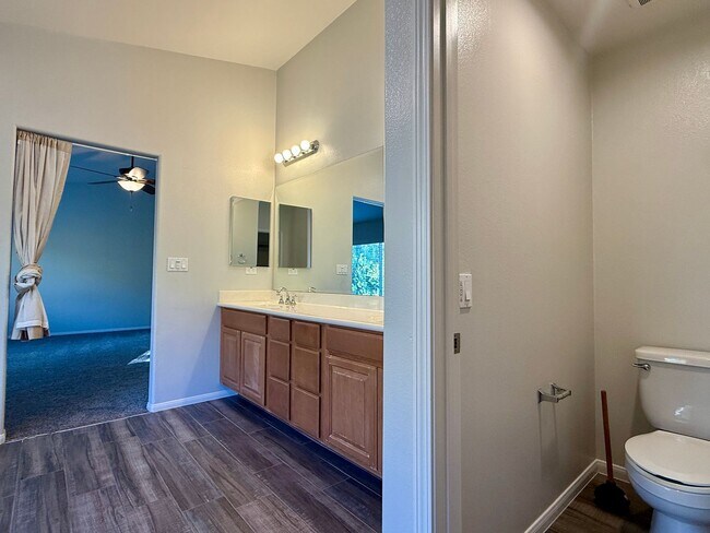 Building Photo - Beautiful 5-Bedroom Home In Oceanside