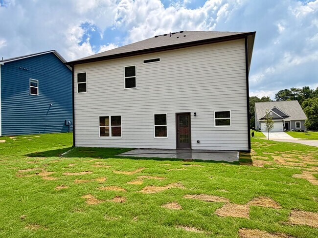 Building Photo - Never lived in near Downtown Calhoun