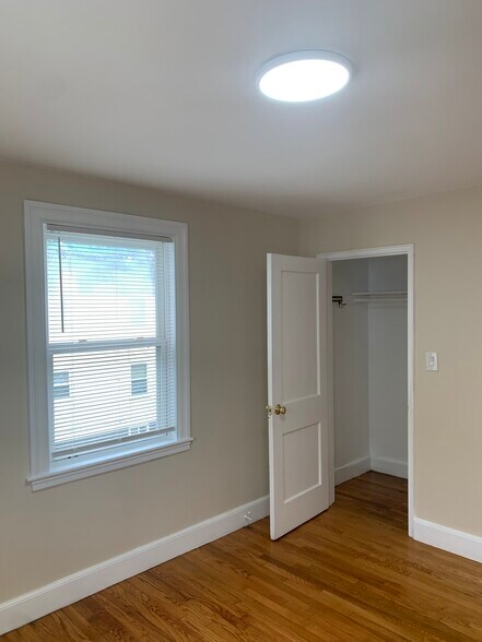 Building Photo - 42 Meadowbank Ave
