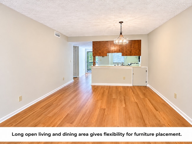Building Photo - End Unit 2BR/2BA One-Level Condo with Screened Porch in Powder Springs