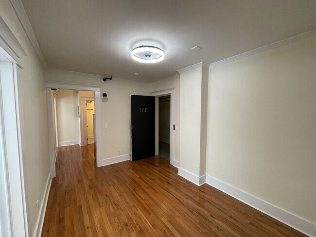 Building Photo - 24 E Liberty