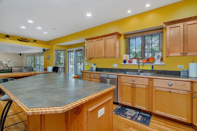 Building Photo - 745 Feather Sound Dr