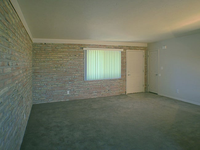 Building Photo - Plaza Apartments