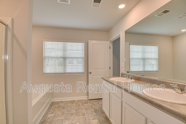 Building Photo - 1414 Deer Hollow Run