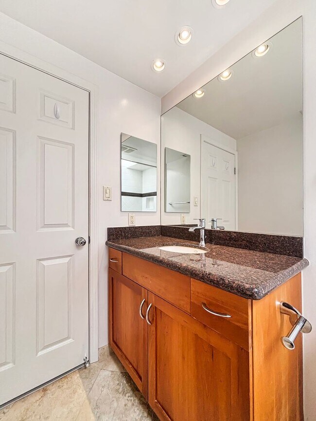 Building Photo - Gorgeous 3BD/2BA House in Pacific Beach W/...