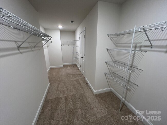 Building Photo - 196 Longleaf Dr