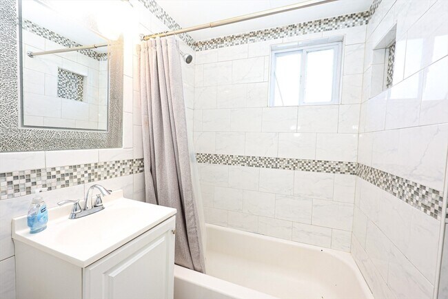 Building Photo - 65 Clifford St