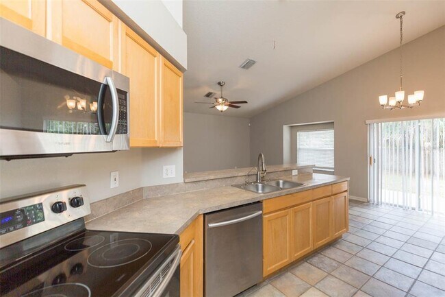 Building Photo - 4550 Roundview Ct