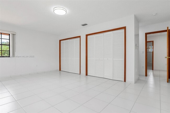 Building Photo - 443 SW 21st Rd