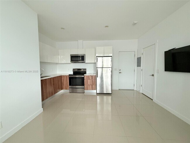 Building Photo - 924 Marseille Dr