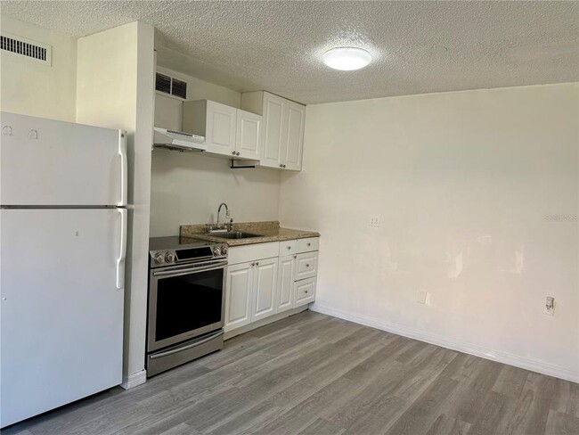 Building Photo - 9013 Westchester Cir
