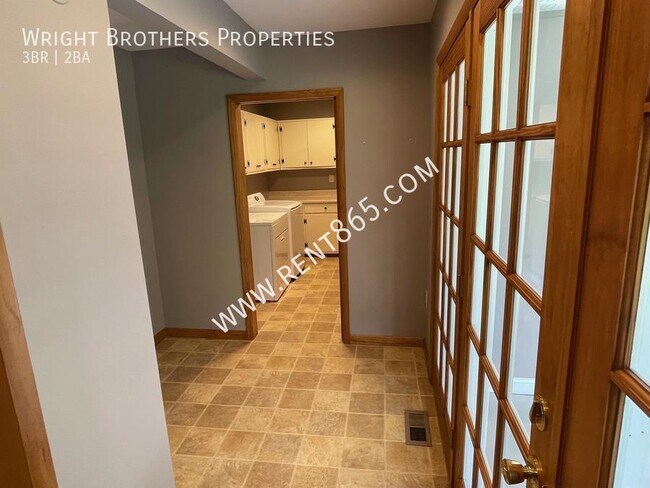 Building Photo - 4709 Lonas Dr