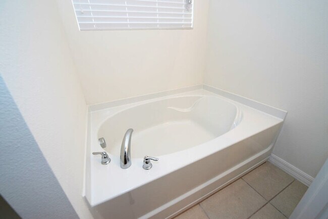 Building Photo - 5277 Oakbourne Ave