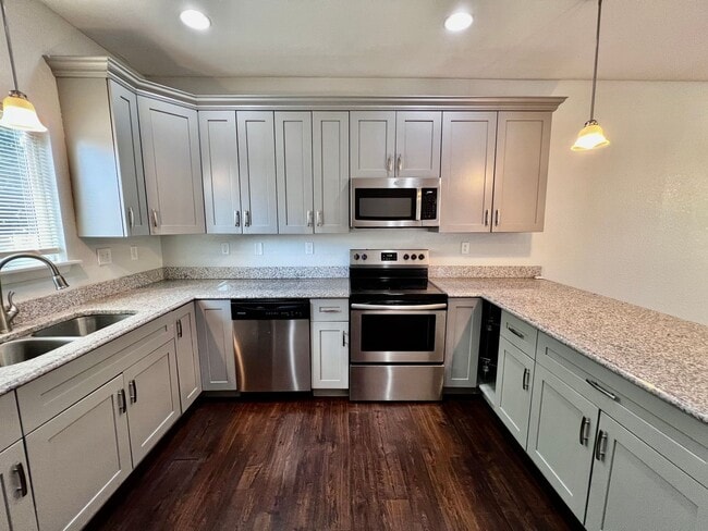 Building Photo - Gorgeous 4 bedroom 3 bath new construction...