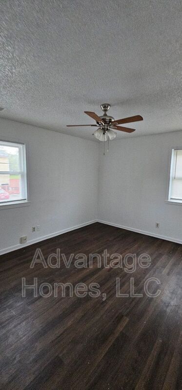 Building Photo - 726 N 70th St