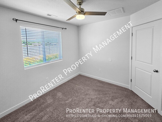 Building Photo - 1152 W Beacon Way