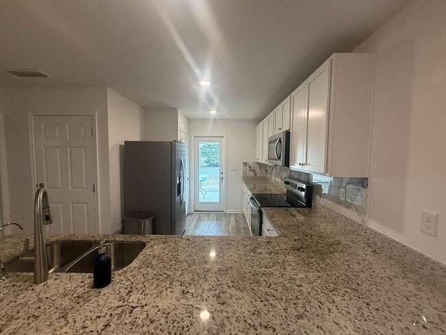 Building Photo - 128 Bluebeech St