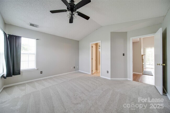 Building Photo - 120 Lantana Dr