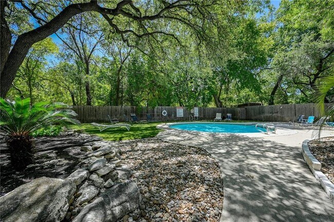 Building Photo - 1502 Bridgeway Dr
