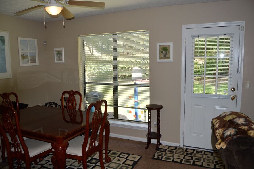 Building Photo - 132 Sandalwood Cir