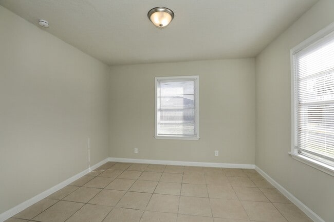 Building Photo - 11914 Meadowpass St