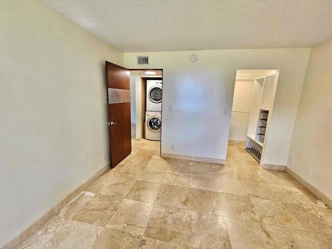 Building Photo - 851 Lyons Rd