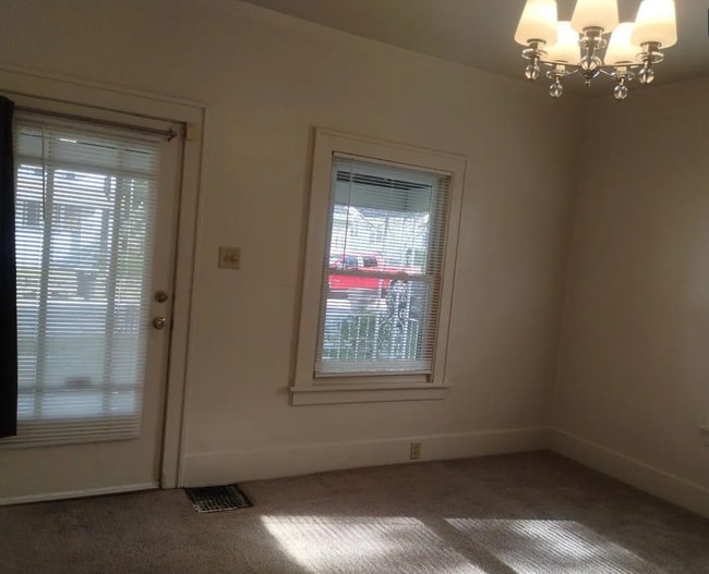 Building Photo - 1140 E Dayton St