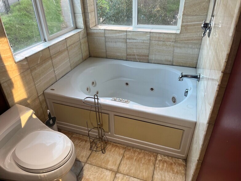 Building Photo - 2181 Garden Hwy