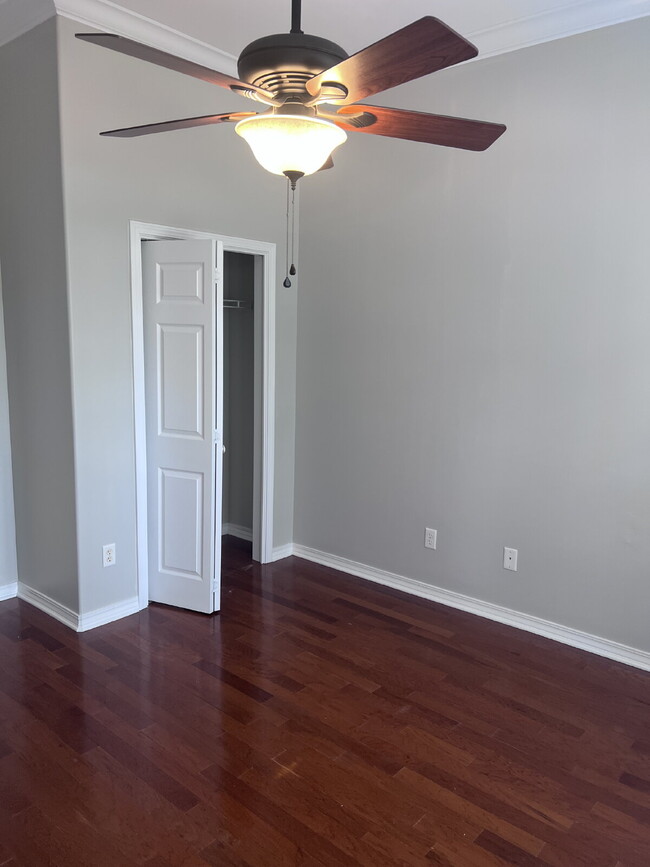 Building Photo - 105 Par Ct