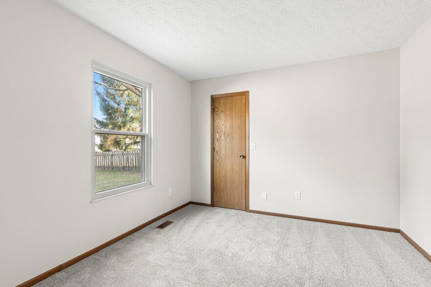 Building Photo - 1800 Weather Stone Ln