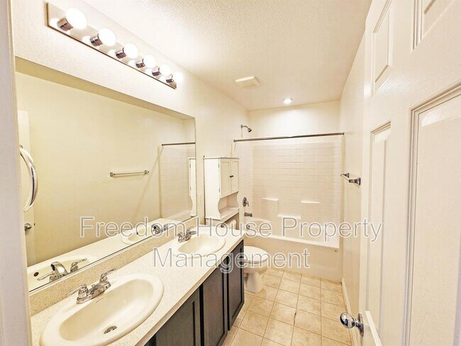 Building Photo - 3821 E Weld Ave