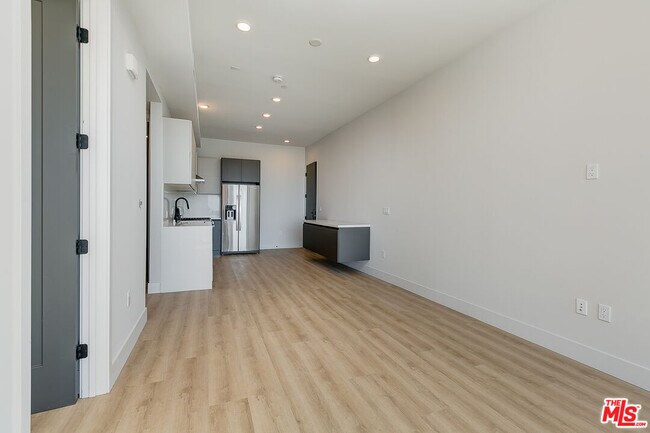 Building Photo - 3833 Dunn Dr