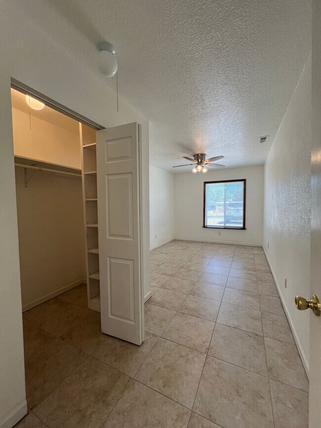 Building Photo - 5-bedroom, 3-bath home in Prescott Valley