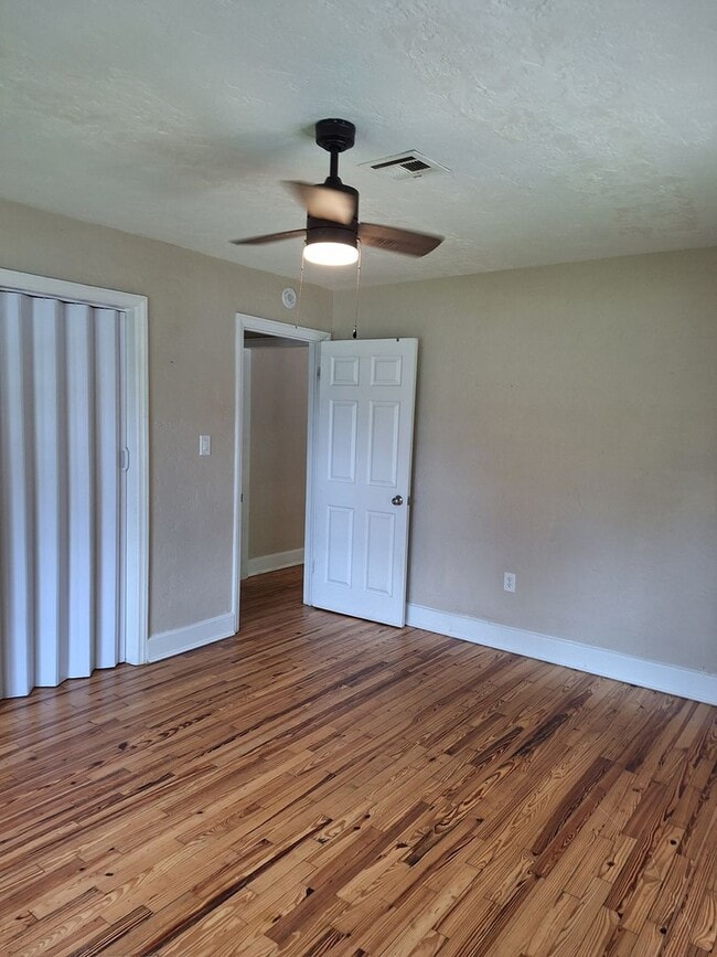 Building Photo - To schedule a Showing or Submit an Application please visit: https://www.rpmdiversified.com/house...