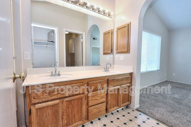 Building Photo - 6620 Verandah Ct