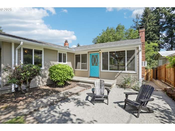 Building Photo - 10925 NE Skidmore St