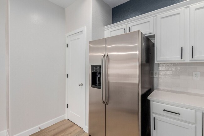 Building Photo - 7601 E Roosevelt St