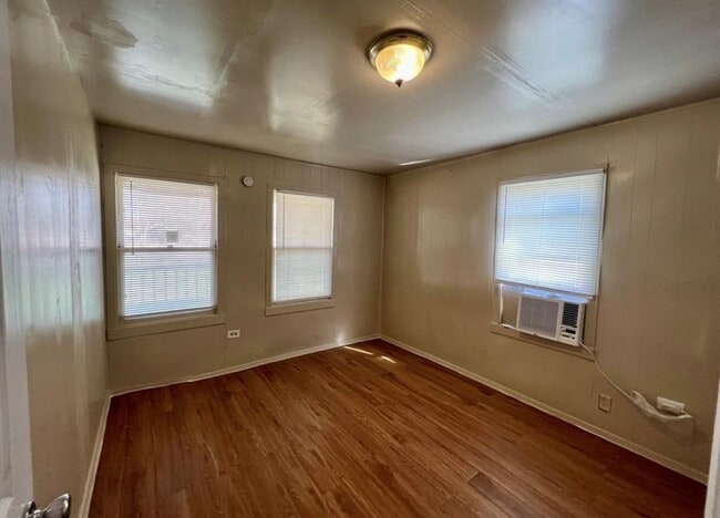 Building Photo - 514 Ruddy St