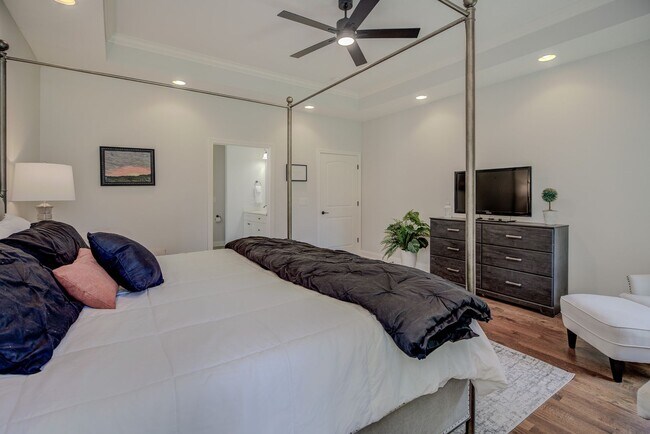 Building Photo - Fully Furnished, Short Term Rental, 1 Mont...