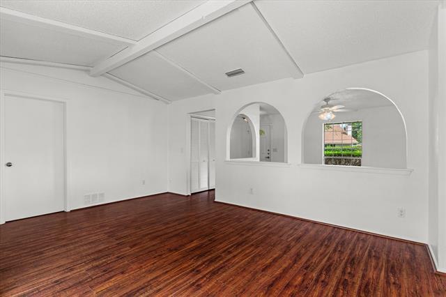 Building Photo - 2804 Royal Oaks Dr