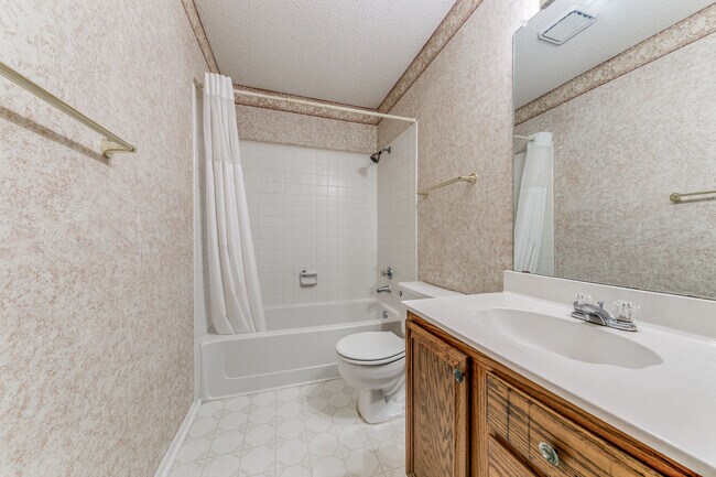 Building Photo - 16407 Encanto Pass