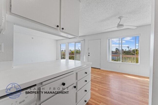 Building Photo - 9842 Hamilton Ave.