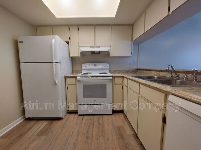 Building Photo - 1906 Crystal Grove Dr