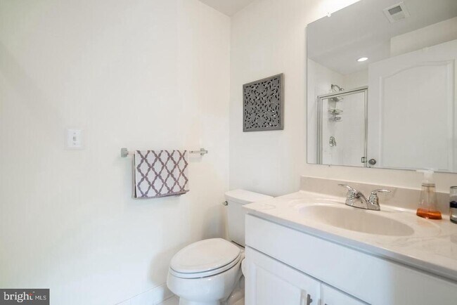 Building Photo - 22567 Naugatuck Square