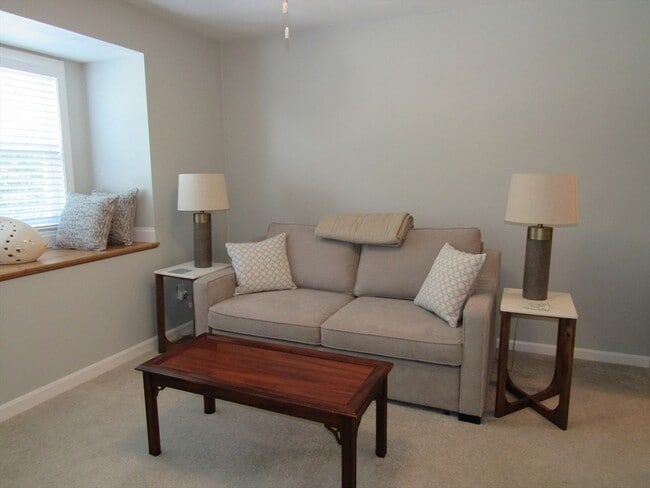 Building Photo - 45 Harbor Hill Dr