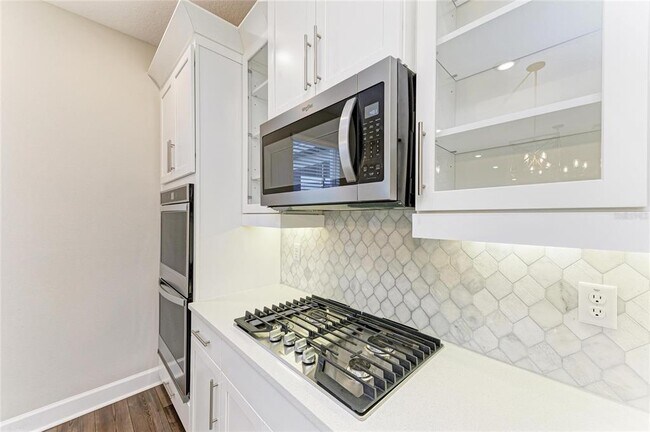 Building Photo - 13827 Green Hammock Pl