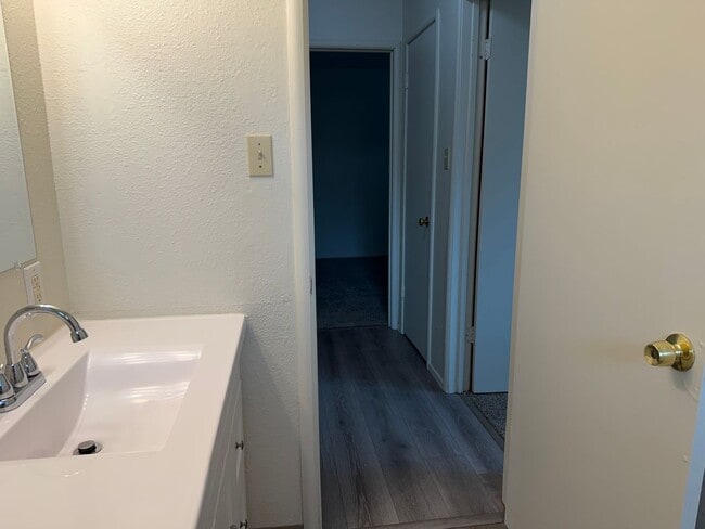 Building Photo - Remodeled 3 bedroom 1 bath house